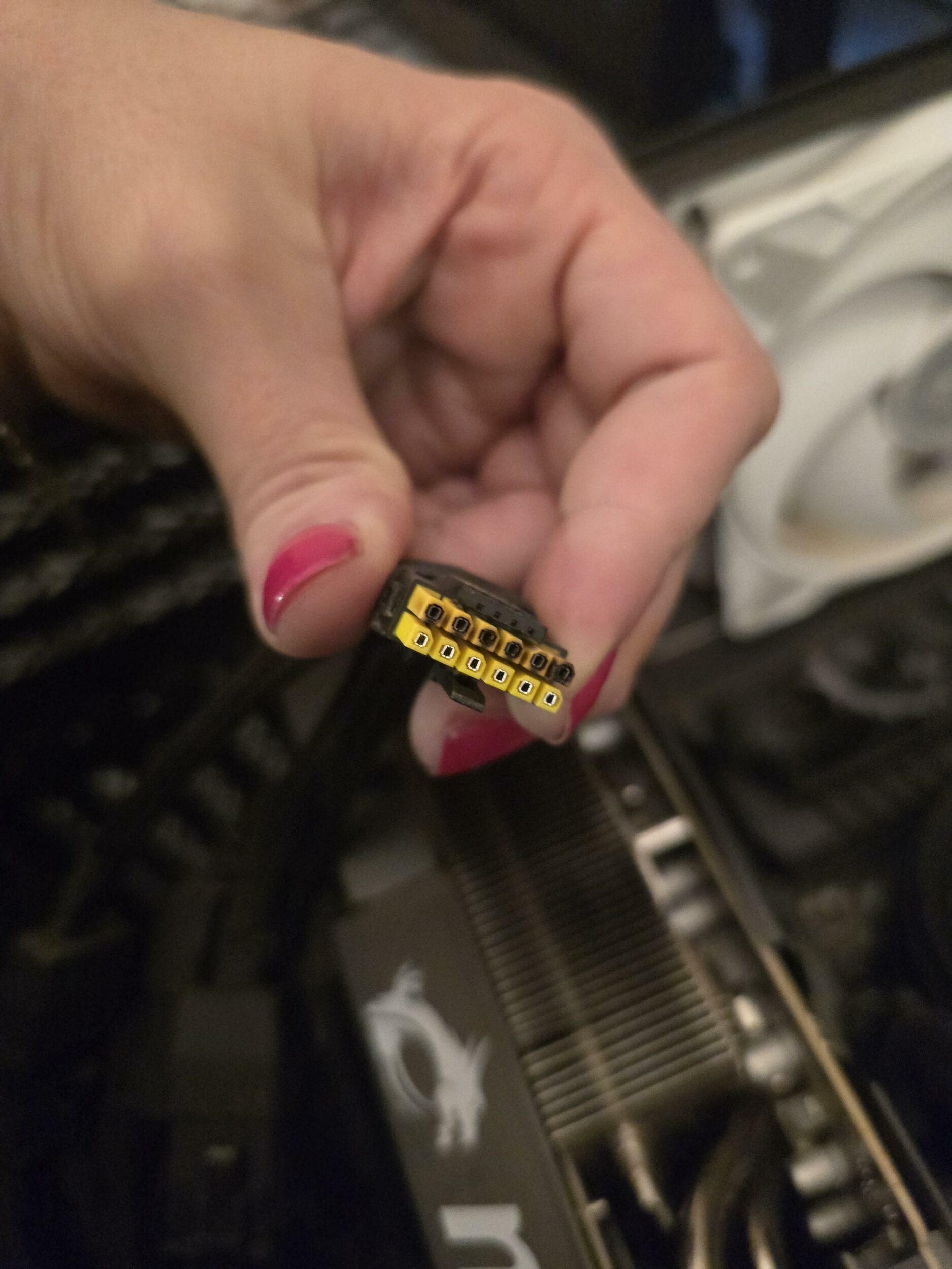 RTX 5090 volta a derreter conector de energia: MSI Gaming Trio é nova vítima 1 bpg91u2iu4eg1 1