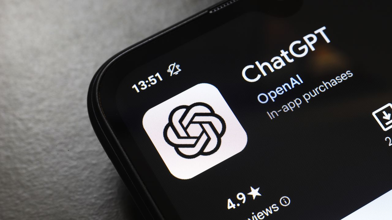 Tela de smartphone exibindo a página do aplicativo ChatGPT na loja de apps com avaliação 4.9 estrelas