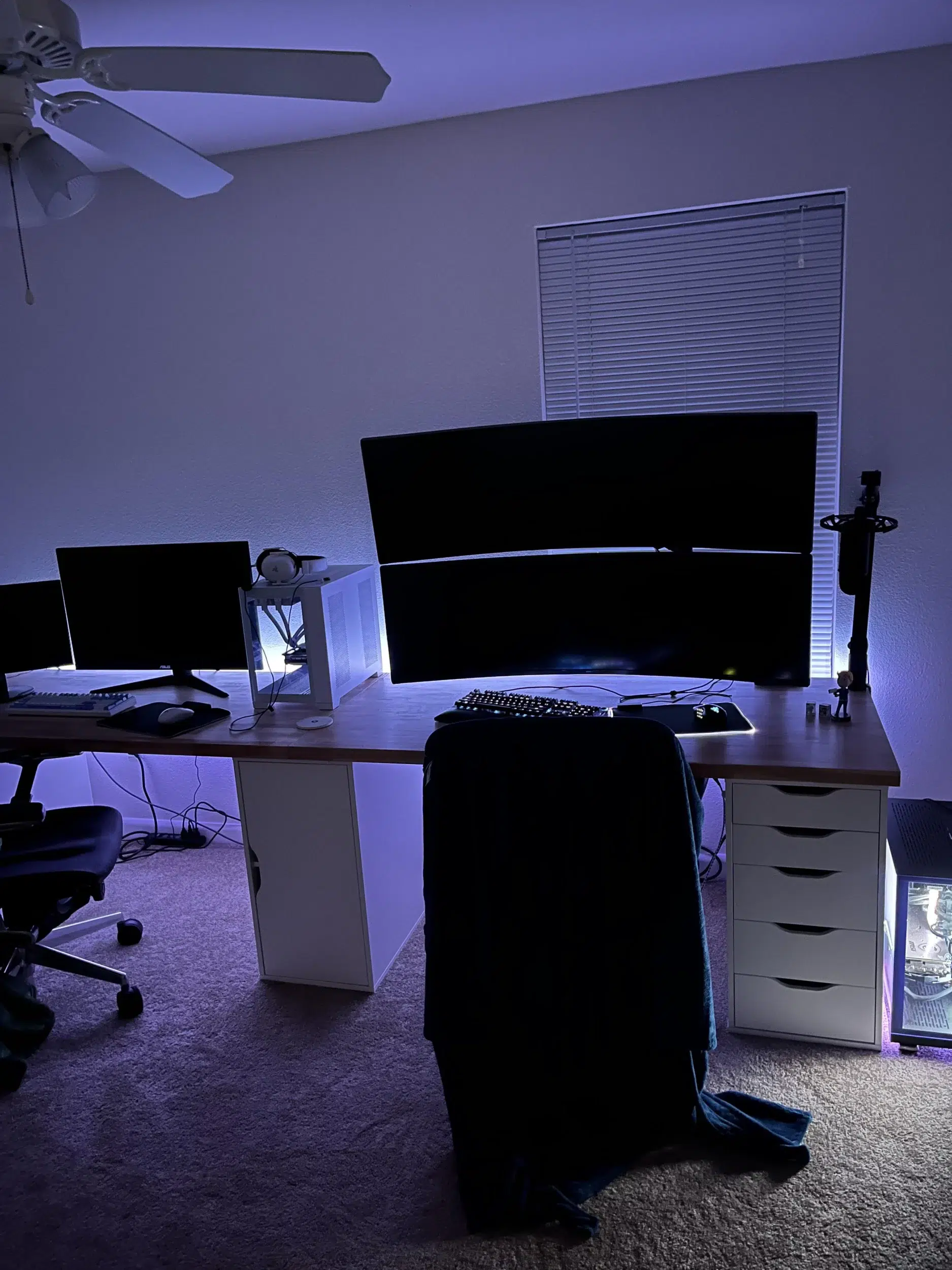 "Minha Esposa diz que é ridículo": o debate sobre dois monitores ultrawide curvos de 49 polegadas empilhados 2 my wife says its ridiculous v0 75s8j0jjdodg1