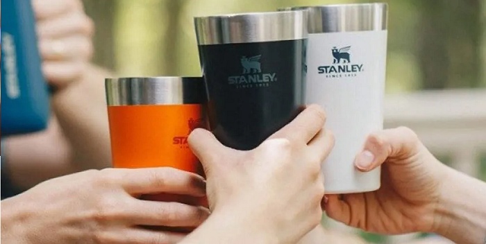 Copo Clássico Stanley com 45% OFF: mantém as bebidas geladas ou quentes por mais tempo 3 2 16