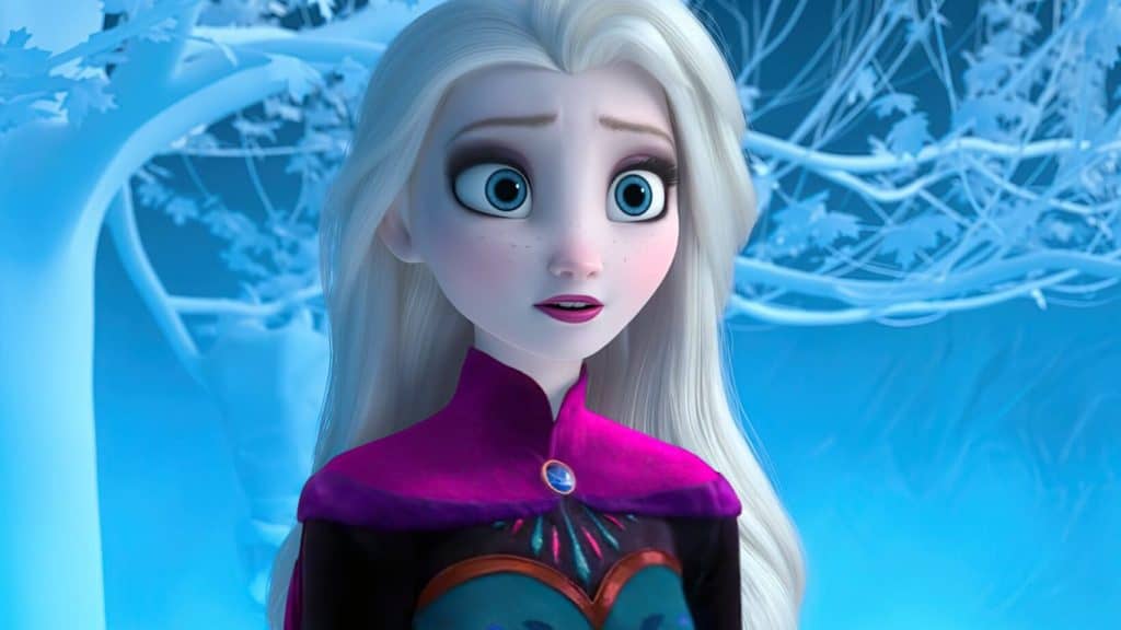 IA do Google bloqueia pedidos com personagens da Disney após disputa legal 1 Personagem Elsa da franquia Frozen vestindo capa magenta em cenário de inverno com árvores cobertas de gelo