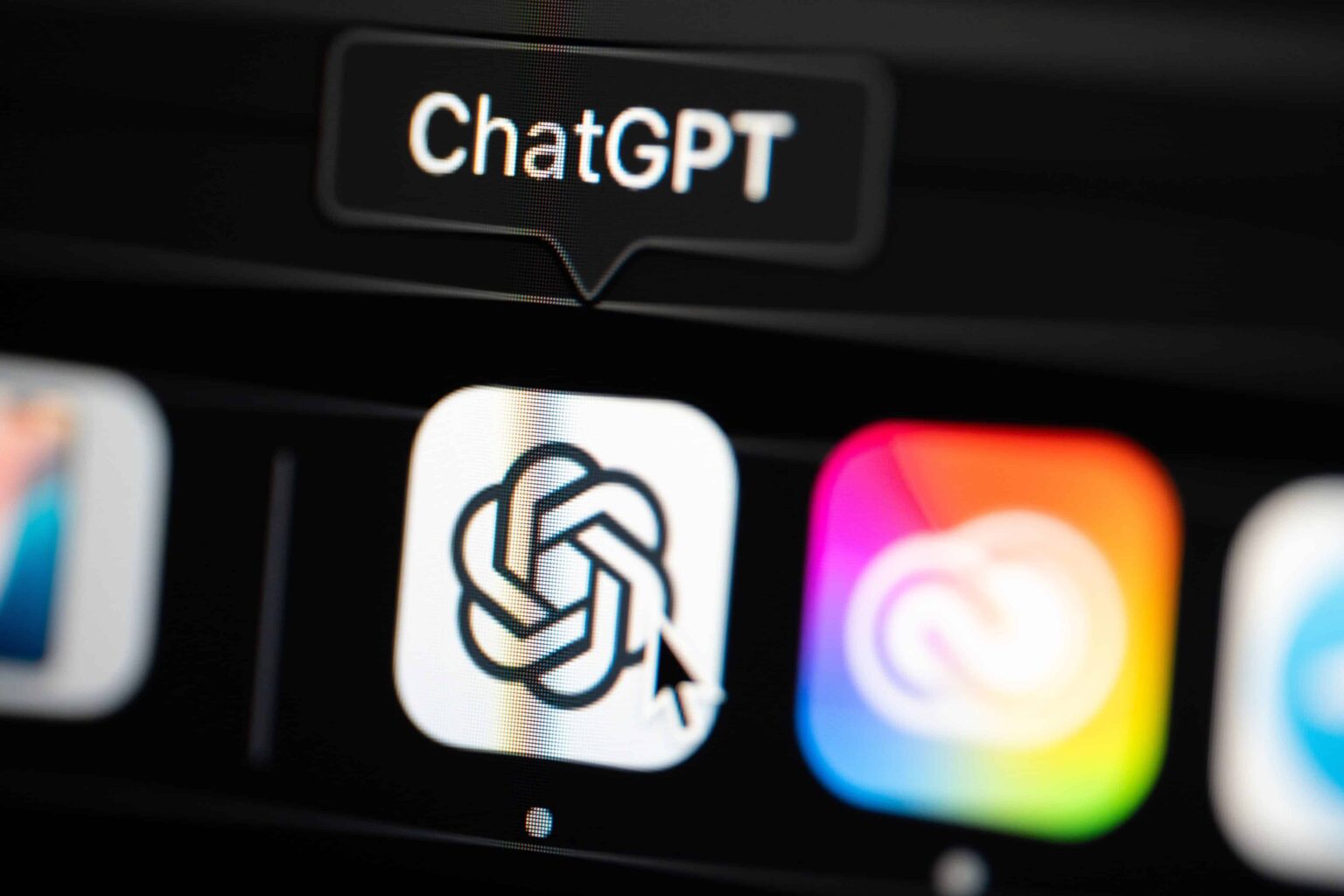 Tela de computador mostrando o ícone do aplicativo ChatGPT, com a legenda "ChatGPT" destacada acima e o cursor do mouse sobre o ícone