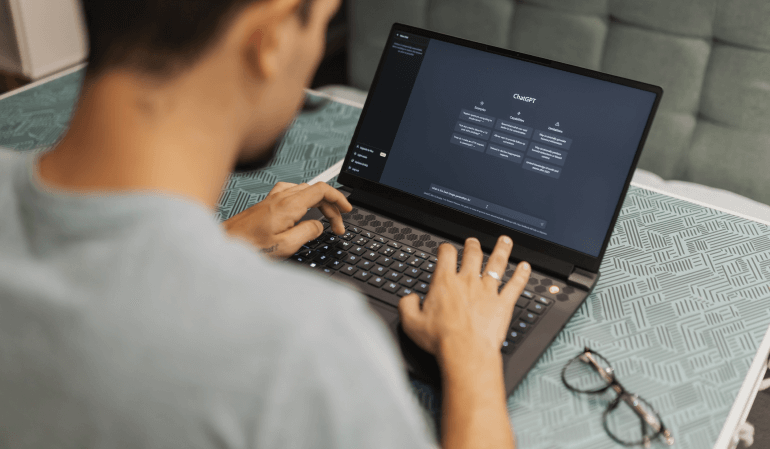 corretor usando chatgpt no computador