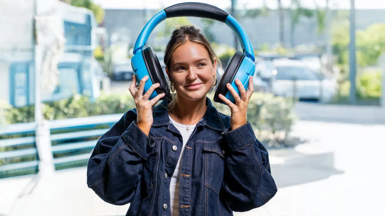 Era só o que faltava: Essa caixa de som Bluetooth tem o formato de um fone de ouvido gigante 2 hero image