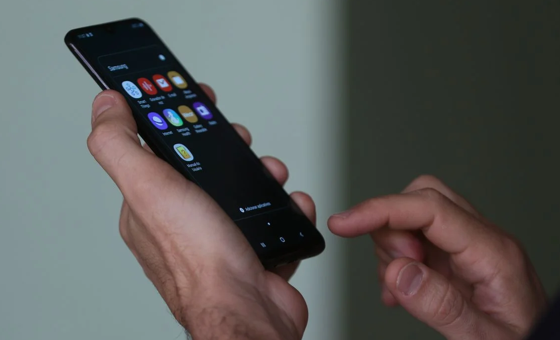 Celular mais barato? Governo zera imposto de importação de eletrônicos, mas tem um detalhe importante