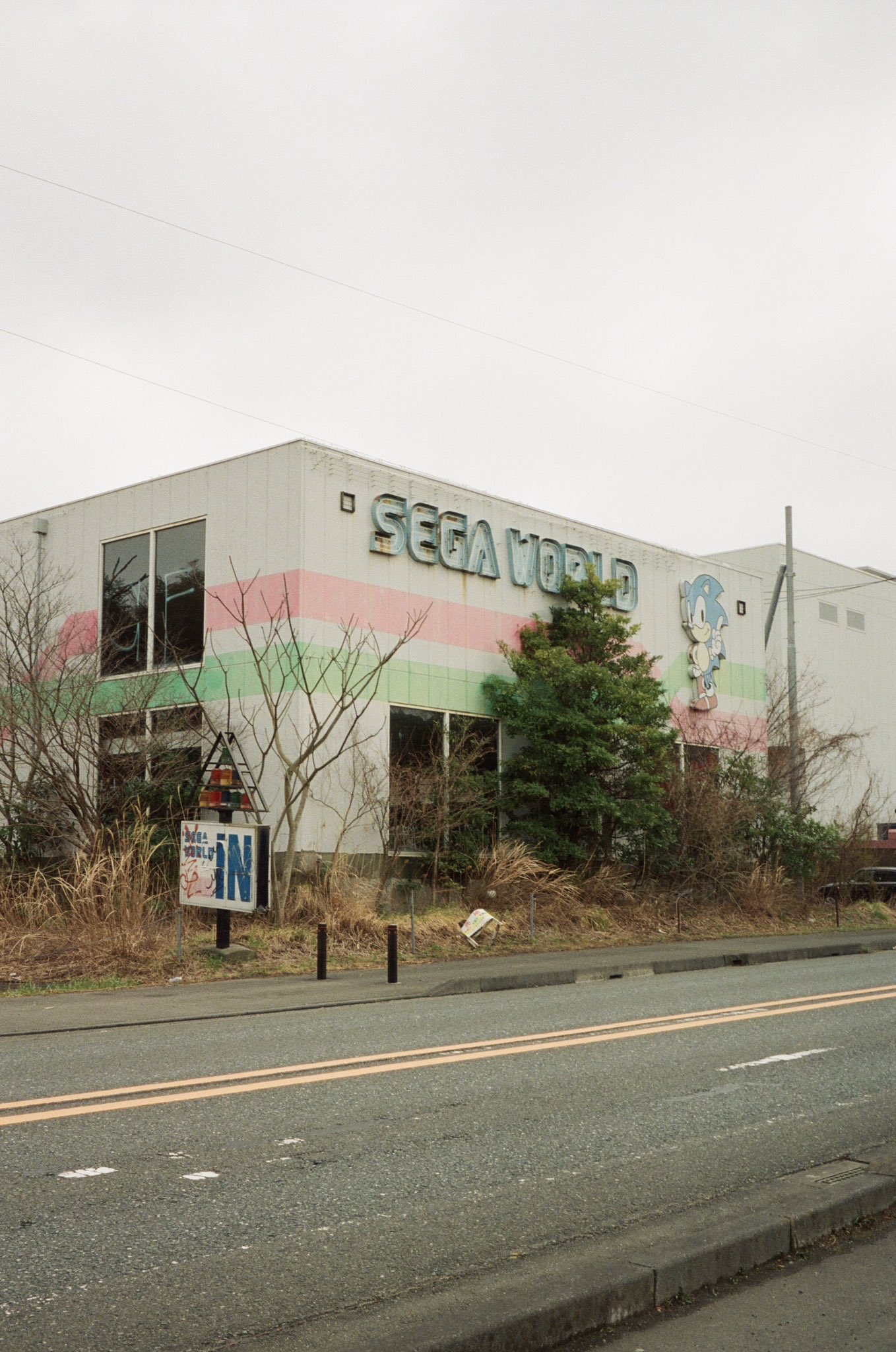 Veja imagens do que restou dessa casa de fliperamas da SEGA abandonada no Japão 1 HDit5qSbkAAjIuS