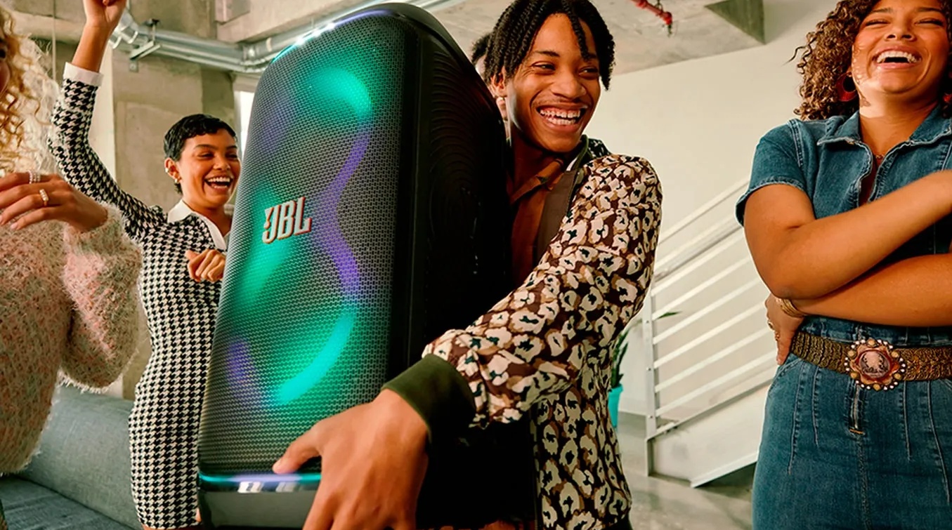 JBL PartyBox Club 120 com 41% de desconto: caixa de som de 160W com show de luzes e 12 horas de bateria