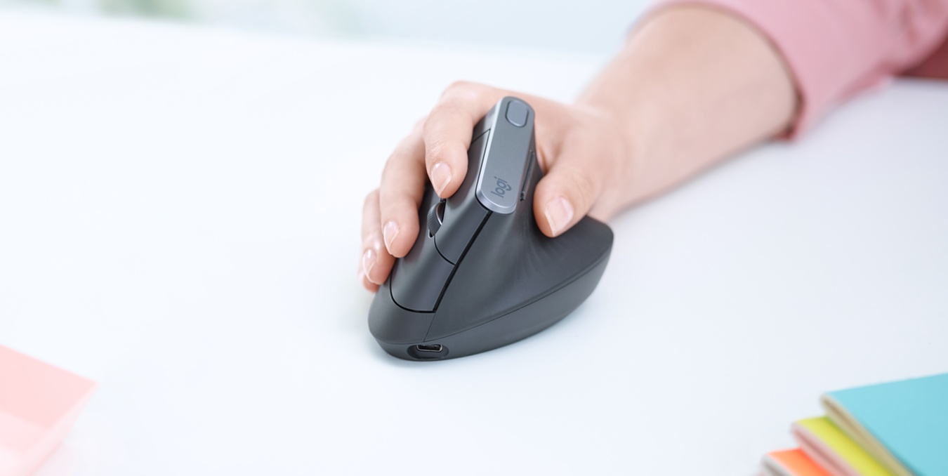 Logitech MX Vertical com 25% OFF: entenda por que um mouse vertical pode ser melhor para sua saúde