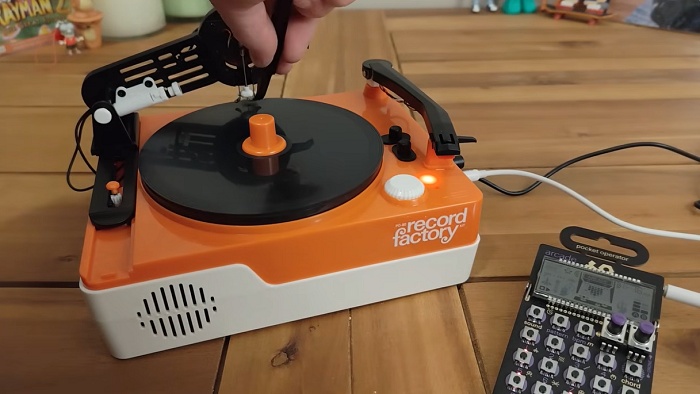 Carregar ROMs no Sega Genesis via vinil: o experimento maluco que quase funcionou 1 2 1 9
