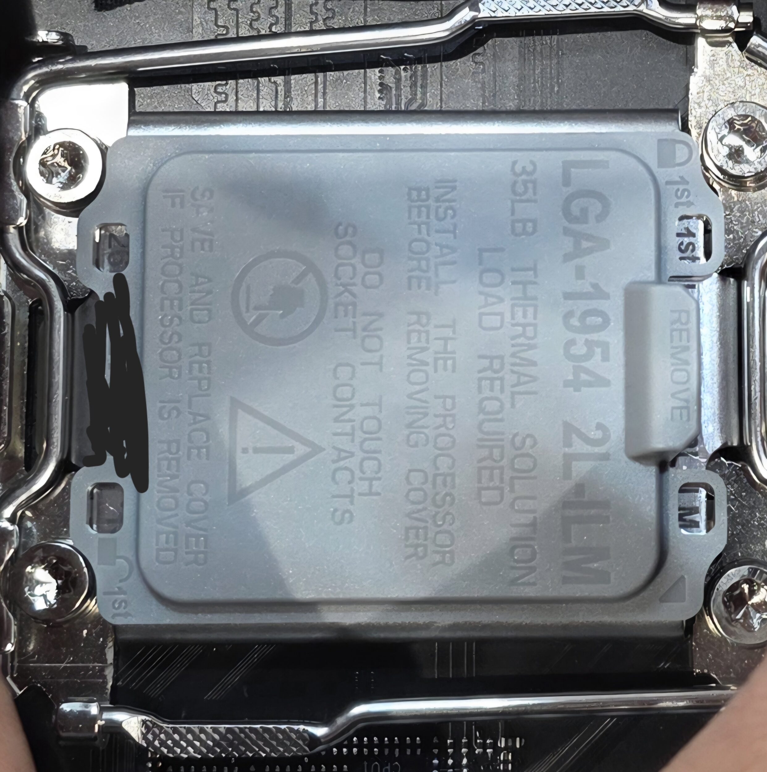 Foto do socket Intel LGA1954 confirma mecanismo de duas alavanças para processadores Nova Lake-S 1 intel 3