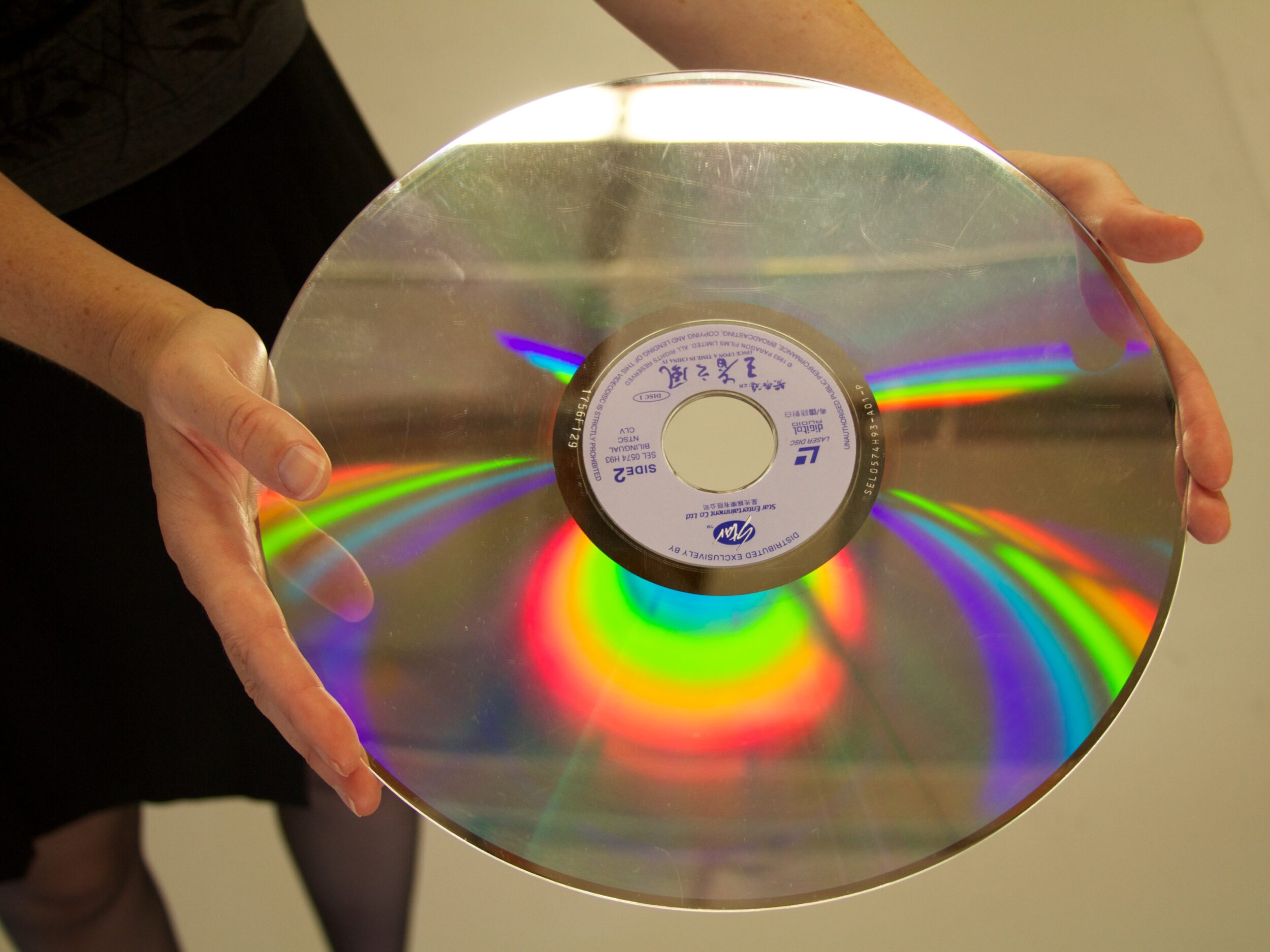 Esta TV da Sony prova que o Japão já tinha CRT widescreen em 1996 3 laserdisc