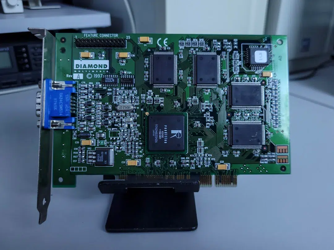 Homem restaura gabinete e monta PC multimídia com hardware retrô; configuração inclui Pentium MMX e placa de som da Yamaha 4 not the usual suspects a multimedia pc build v0 qtu97ev5m69h1