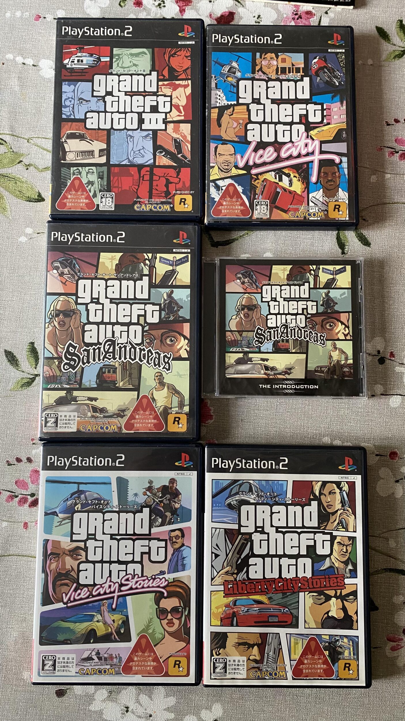 Você sabia que as caixas de GTA vendidas no Japão tinham o logo da Capcom? 2 ntsc j gta haul arrived v0 jjk5jqe9nt571