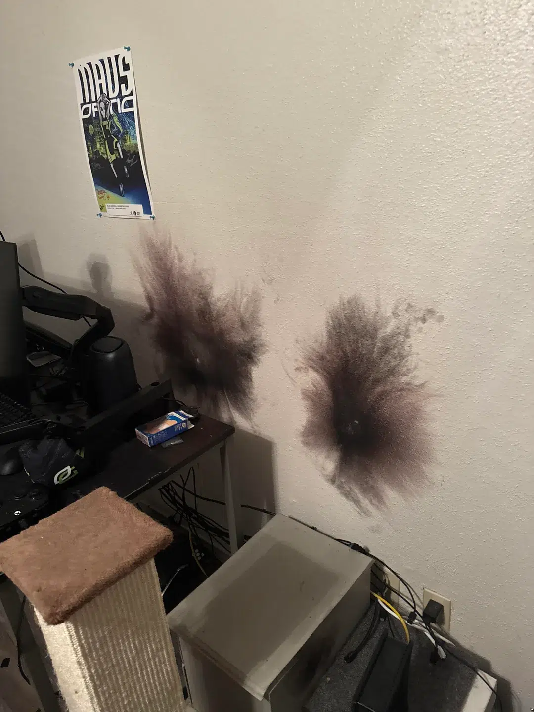 Homem relata como um raio entrou pelo cabo de internet e destruiu seu PC e desabafa: "foi bastante assustador" 2 router blewup motherboard v0 a8ciuor4e75h1