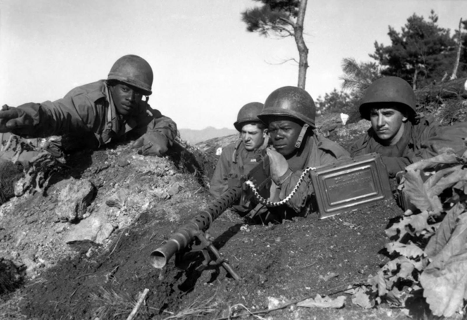 Como a Apple aprendeu com o Japão pós-guerra que estoque é desperdício, e por que esse método exige uma precisão que não permite falhas 1 soldiers infantry division Korean War 1950