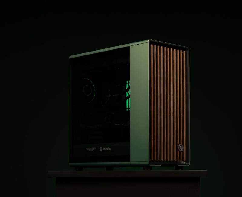 Aston Martin anuncia linha de computadores com placas de vídeo RTX 50, partes em couro, madeira e botões em metal escovado 1 standard.92e9323f.imited