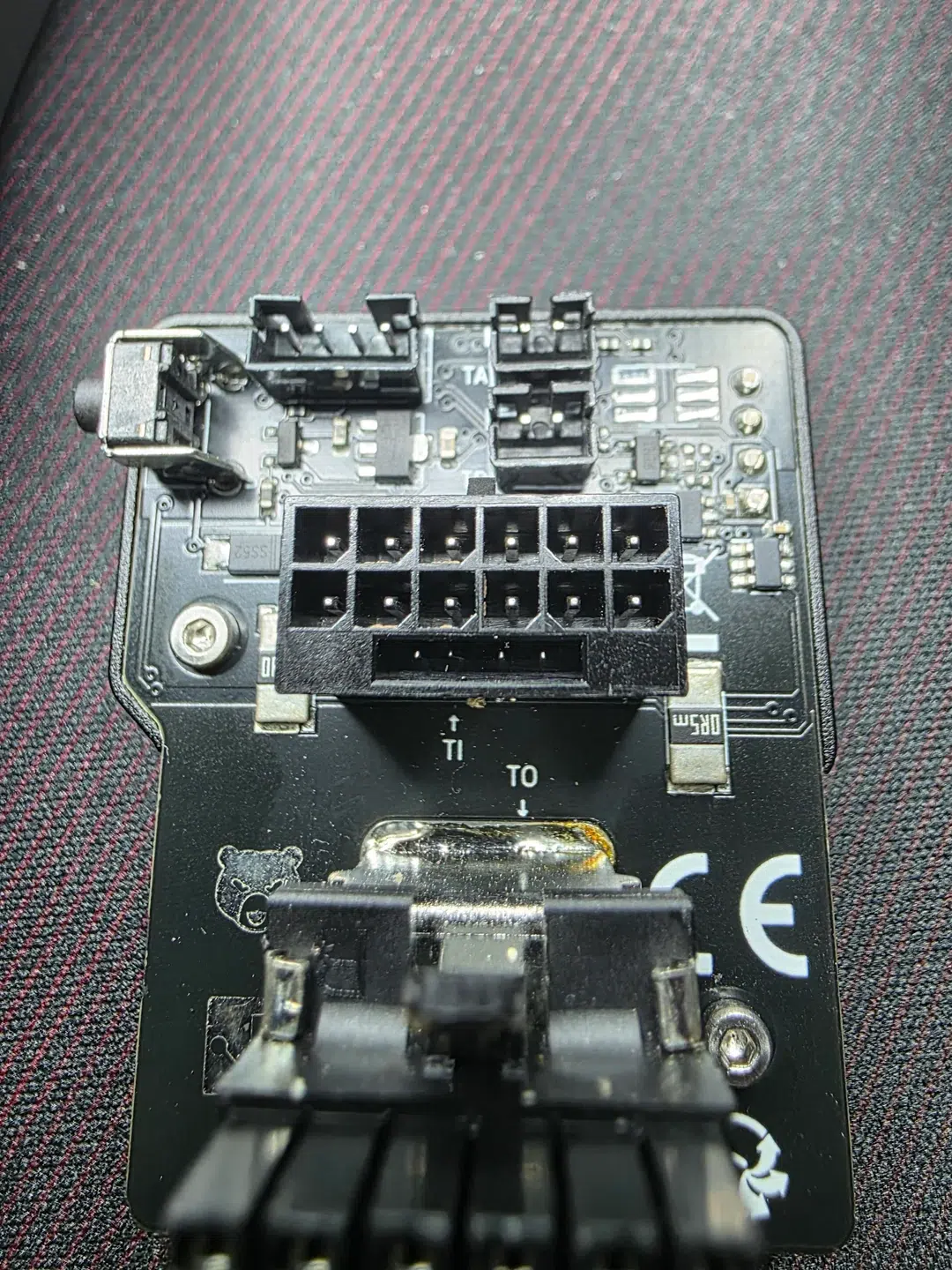 Homem mostra que adaptador que avisa sobre superaquecimento derreteu e diz: "provavelmente salvou minha RTX 5090" 1 009