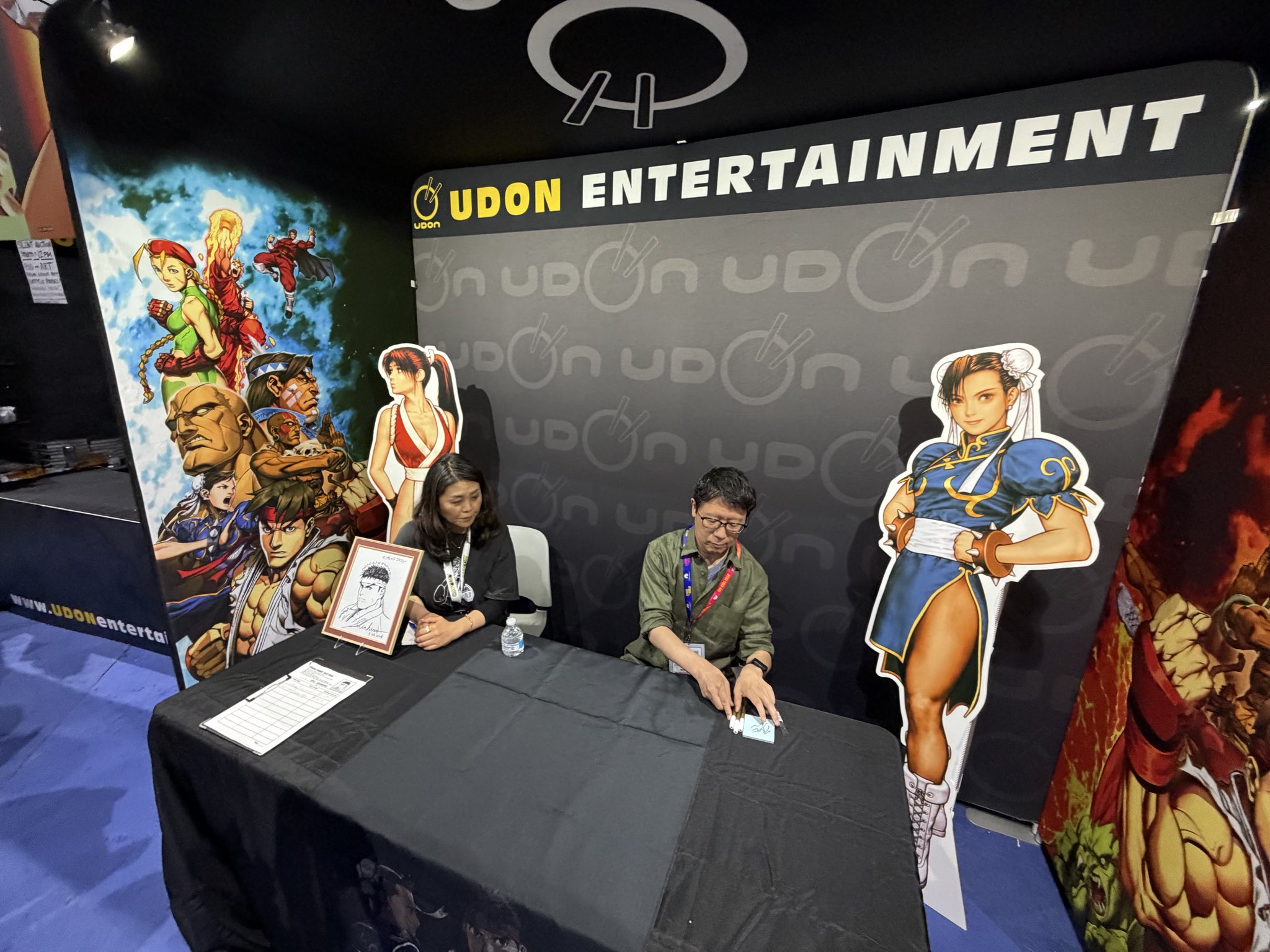 Um dos artistas que definiu a identidade visual da SNK e da Capcom lança a coleção definitiva de sua obra 8 HOBflAjW8AAFA7e