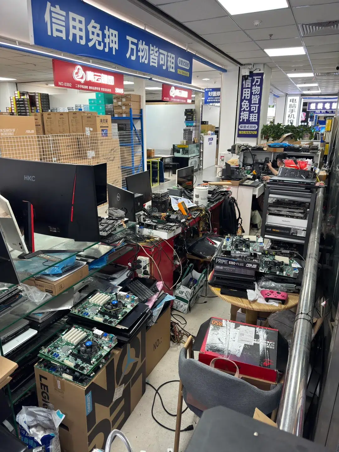 A Disney do hardware? Veja fotos de um dos mercados de informática mais curiosos da China 13 i visited chengdus computer city v0 s26hvc35lbch1 1