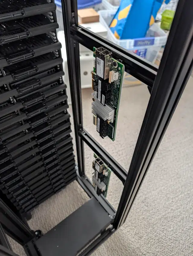260 TB: O enorme servidor deste cara passa quase todo o mês desligado, e isso é proposital 2 meu backup vault esta em estagio final agora v0 tt5v7ortetbh1