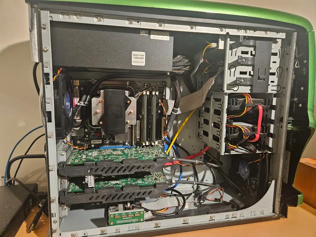 Este entusiasta mantém um PC retrô com Core 2 Extreme, SLI de GeForce 7900 GTX e um gabinente lendário da Alienware 1 my 2006 alienware x6800 7900gtx sli rig v0 twbm6ddyw0ch1 1