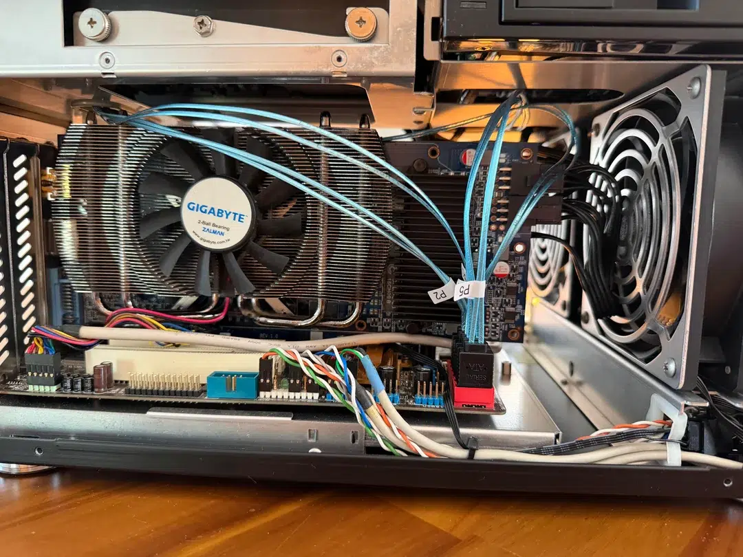 Entusiasta transforma um PC com hardware retrô em um servidor de mídia com Windows 10 2 retro 2000s htpc media center build v0 1agjamg02pah1