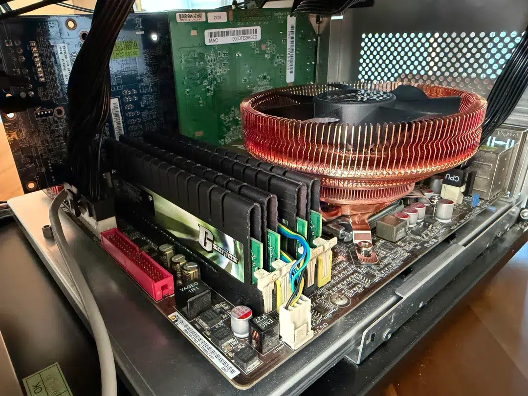 Entusiasta transforma um PC com hardware retrô em um servidor de mídia com Windows 10 1 retro 2000s htpc media center build v0 wjn9pgg02pah1