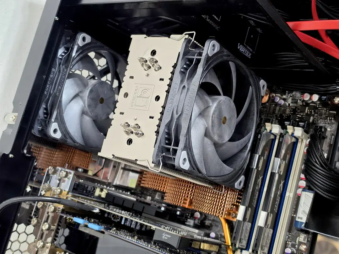 Esse entusiasta passou anos procurando essas peças para montar seu setup retrô dos sonhos: Core 2 Duo E8500, GTX 285 OC e mais 1 winxp 7 lga775 workstation dreambuild v0 stn8s9ozsldh1