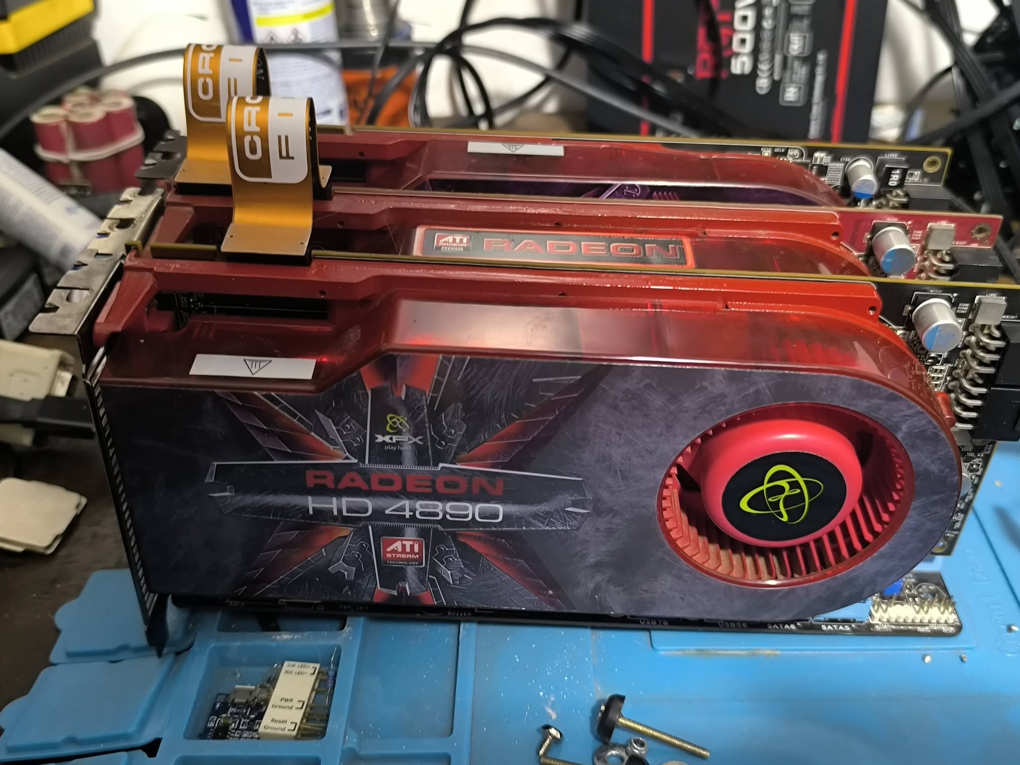 Brasileiro monta PC com três Radeon HD 4890 para reviver CrossFire e brinca: “só preciso de um patrocinador de fonte” 2 779179875 27391170193895686 6793802485473421545 n