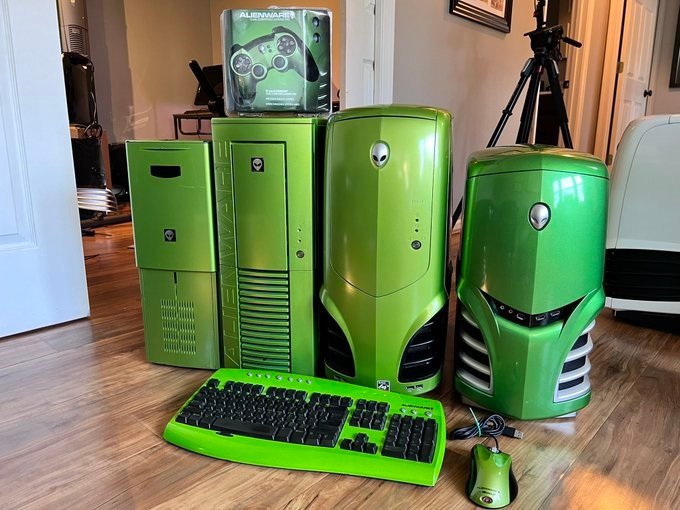 Alienware P2: este gabinete lançado há 20 anos ainda é desejado por entusiastas e colecionadores; conheça sua história 2 FNWoXD7VQAATDbh 41f14565 57bf 4b92 9c46 a2c32698cb26 1482343857