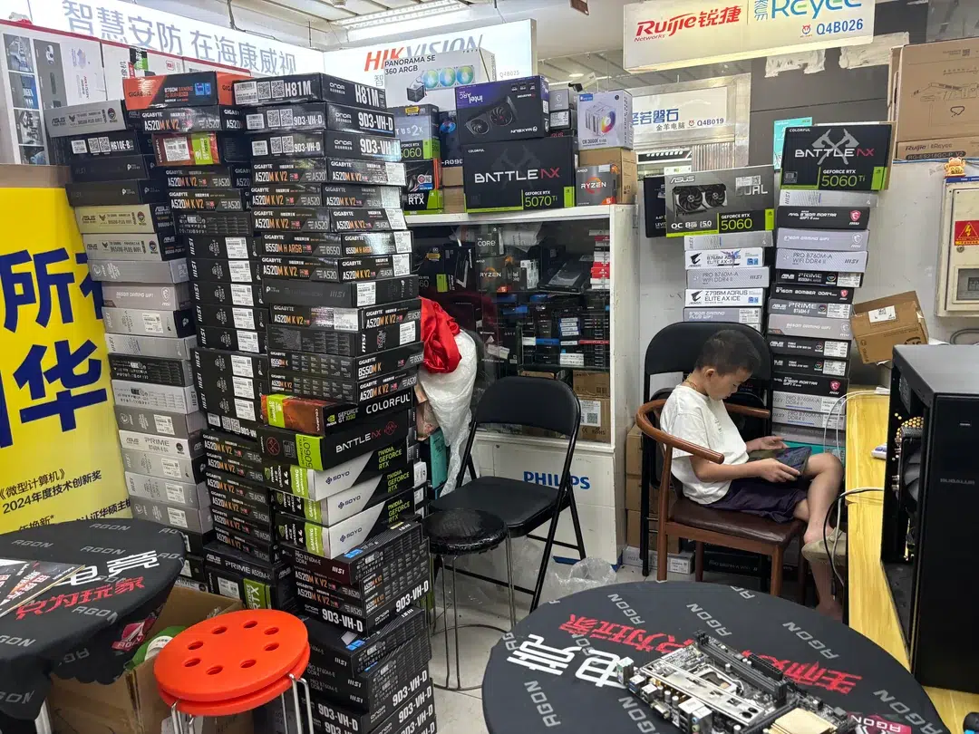 Homem visita o maior mercado de eletrônicos do mundo, na China, e mostra por que o lugar parece um paraíso para fãs de hardware 1 i ve been at the largest electronics market in the world v0