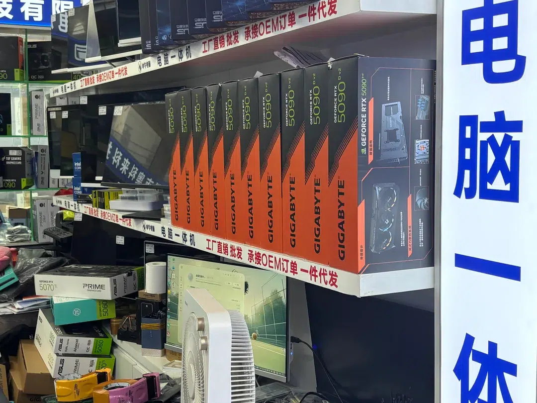 Homem visita o maior mercado de eletrônicos do mundo, na China, e mostra por que o lugar parece um paraíso para fãs de hardware 3 i ve been at the largest electronics market in the world v0