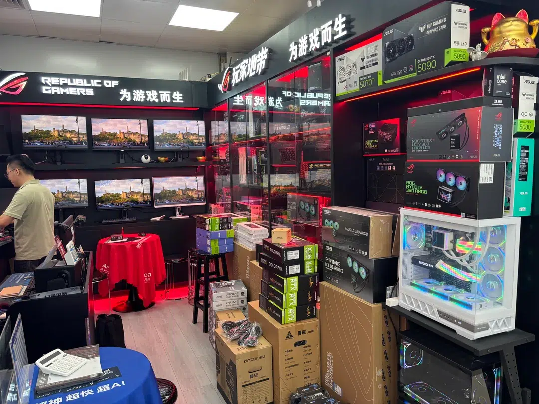 Homem visita o maior mercado de eletrônicos do mundo, na China, e mostra por que o lugar parece um paraíso para fãs de hardware 5 i ve been at the largest electronics market in the world v0