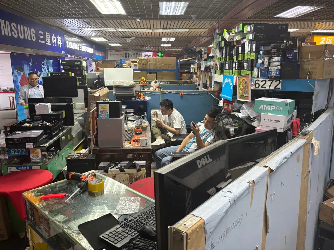 Homem visita o maior mercado de eletrônicos do mundo, na China, e mostra por que o lugar parece um paraíso para fãs de hardware 8 i ve been at the largest electronics market in the world v0