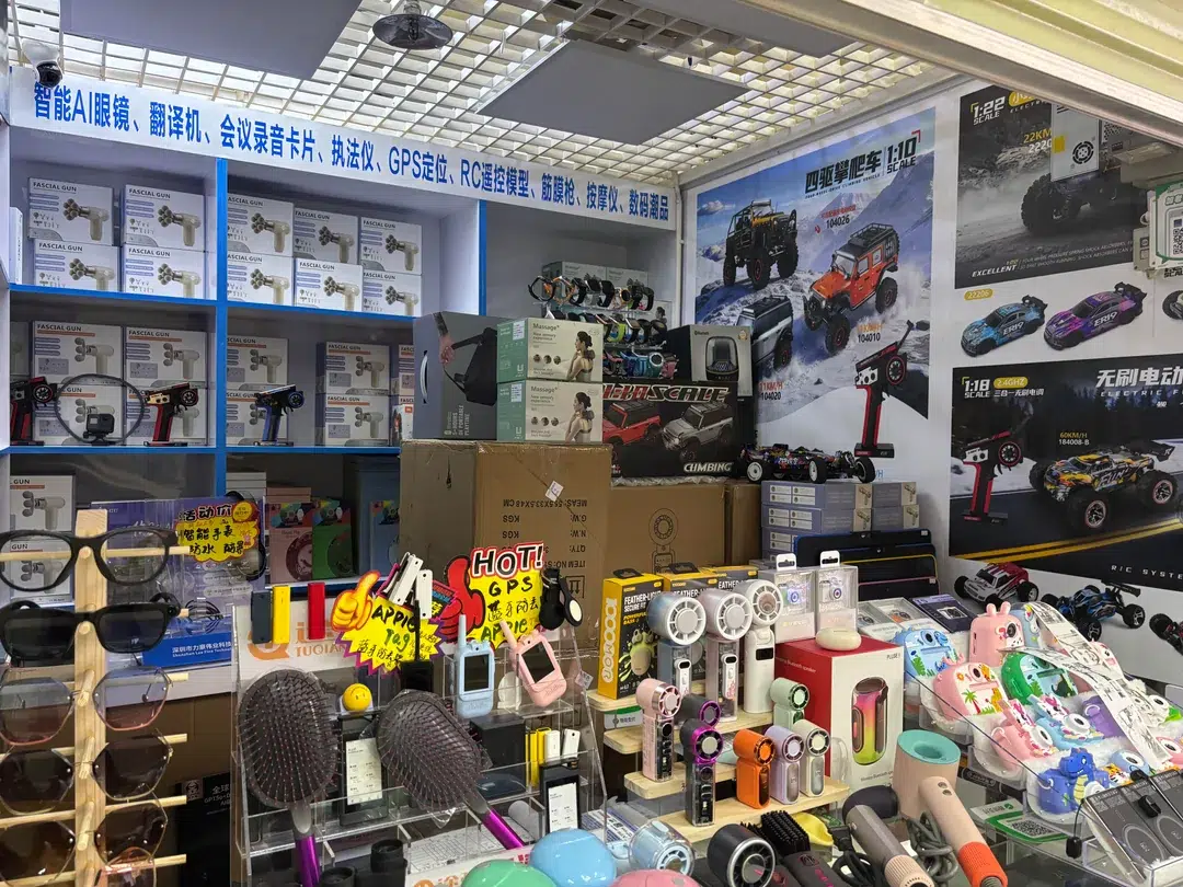 Homem visita o maior mercado de eletrônicos do mundo, na China, e mostra por que o lugar parece um paraíso para fãs de hardware 4 i ve been at the largest electronics market in the world v0 xkmvdb62augh1 1