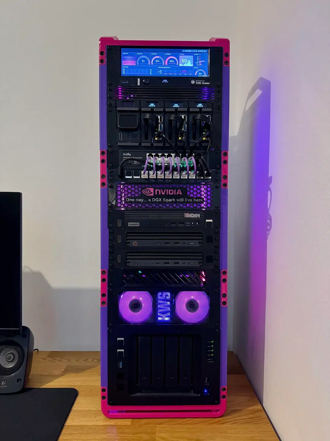 Homem imprime seu próprio rack em 3D e reúne em uma torre seus servidores e equipamentos de rede 1 kws rack update my new 18u setup a few project updates v0