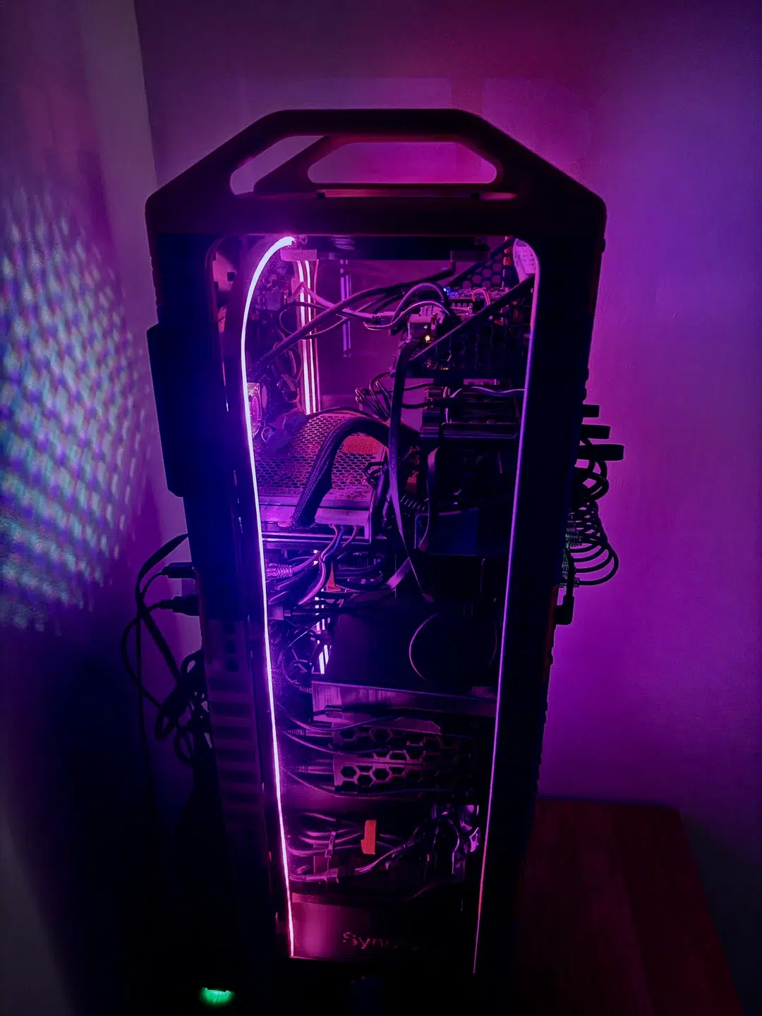 Homem imprime seu próprio rack em 3D e reúne em uma torre seus servidores e equipamentos de rede 2 kws rack update my new 18u setup a few project updates v0