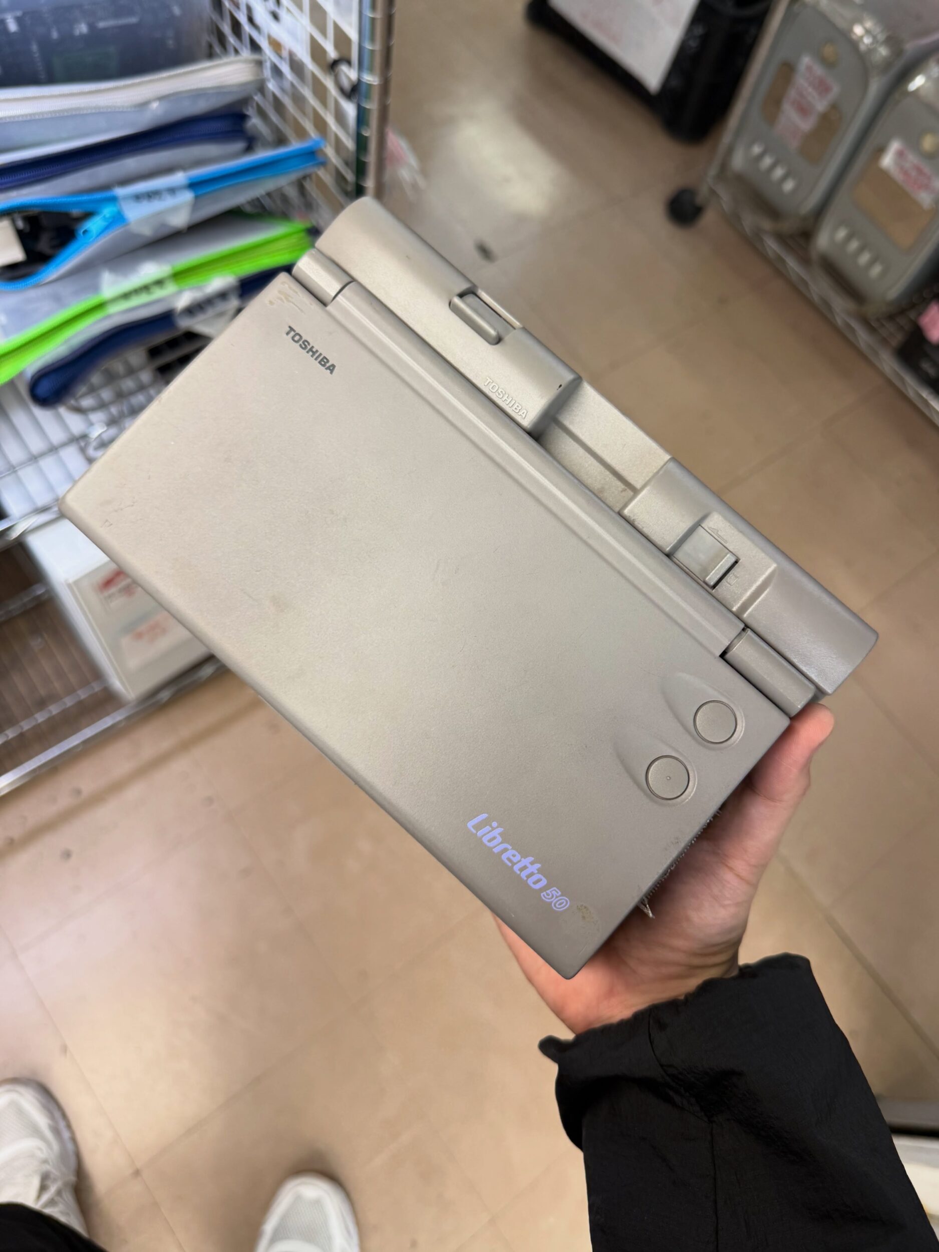 Esse cara encontrou à venda no Japão um lendário Toshiba Libretto 50, notebook de 1997 que pesava só 850 gramas 3 808921755 18635769094045370 1786097463293243837 n