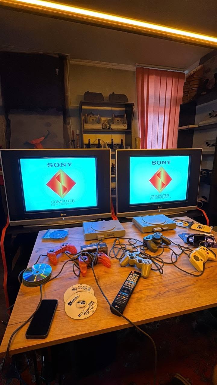 Amigos se reúnem para jogar PS1 em CRTs e transformam sábado em uma verdadeira sessão retrô 1 819629831 4461906207355844 2494650014574224607 n