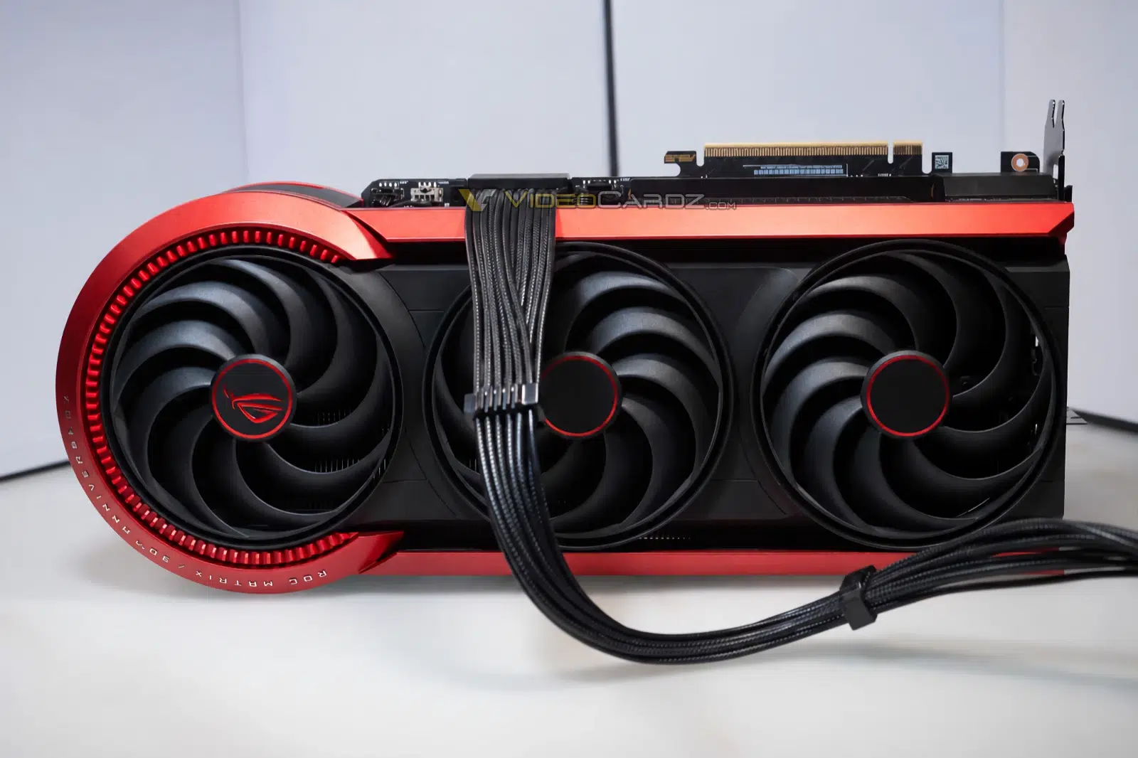 Adaptador chinês libera até 800 W em RTX 5090 da ASUS sem precisar de placa-mãe BTF 1 ASUS ROG MATRIX BTF to 16PIN CABLE