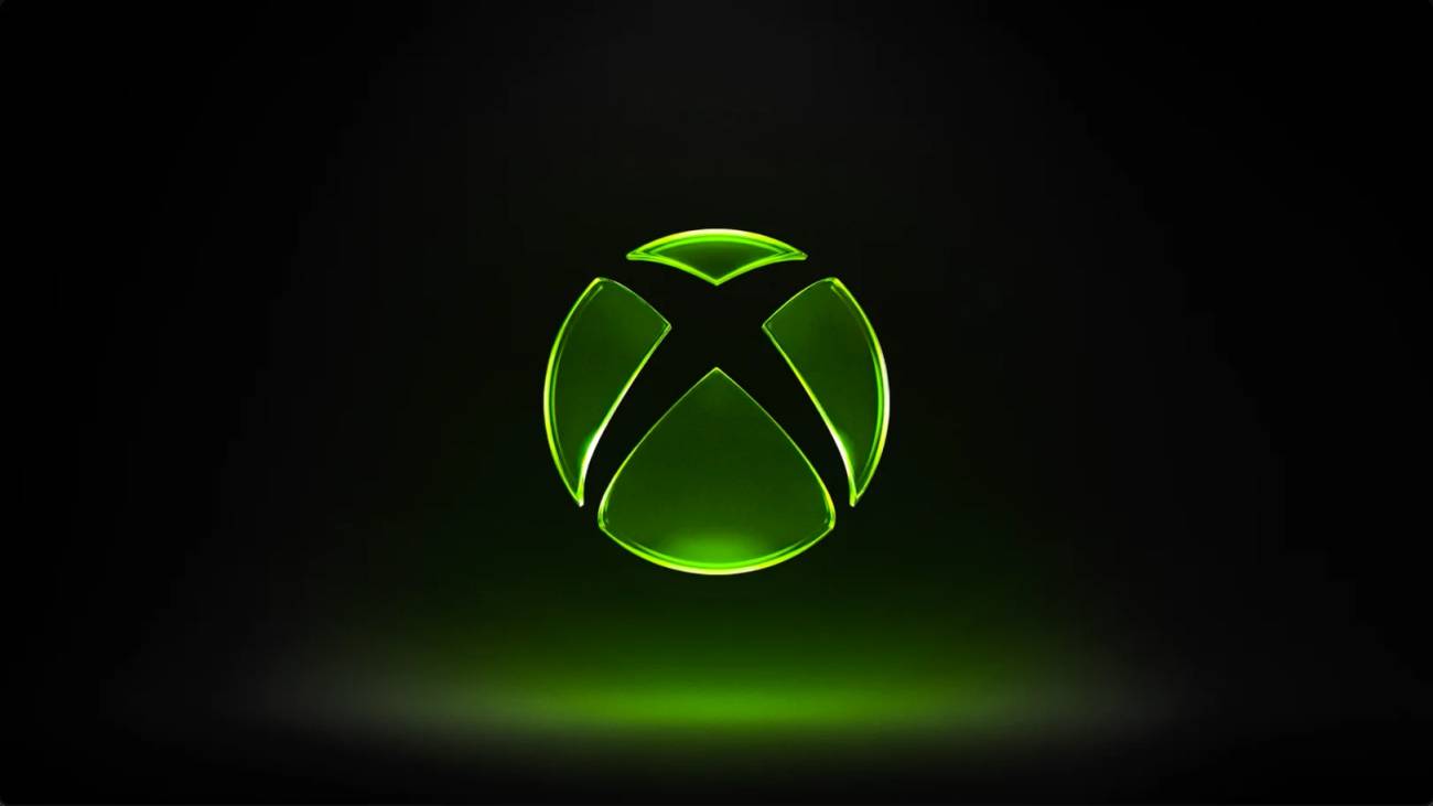 Logotipo verde brilhante do Xbox sobre fundo preto com iluminação esverdeada na base