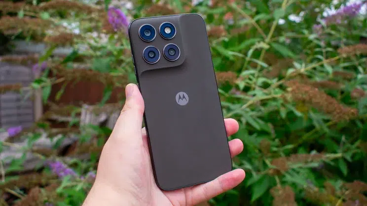 Moto G77 fica quase R$ 1.000 mais barato que no lançamento 2 Motorola Moto G77 review image 2 scaled 1