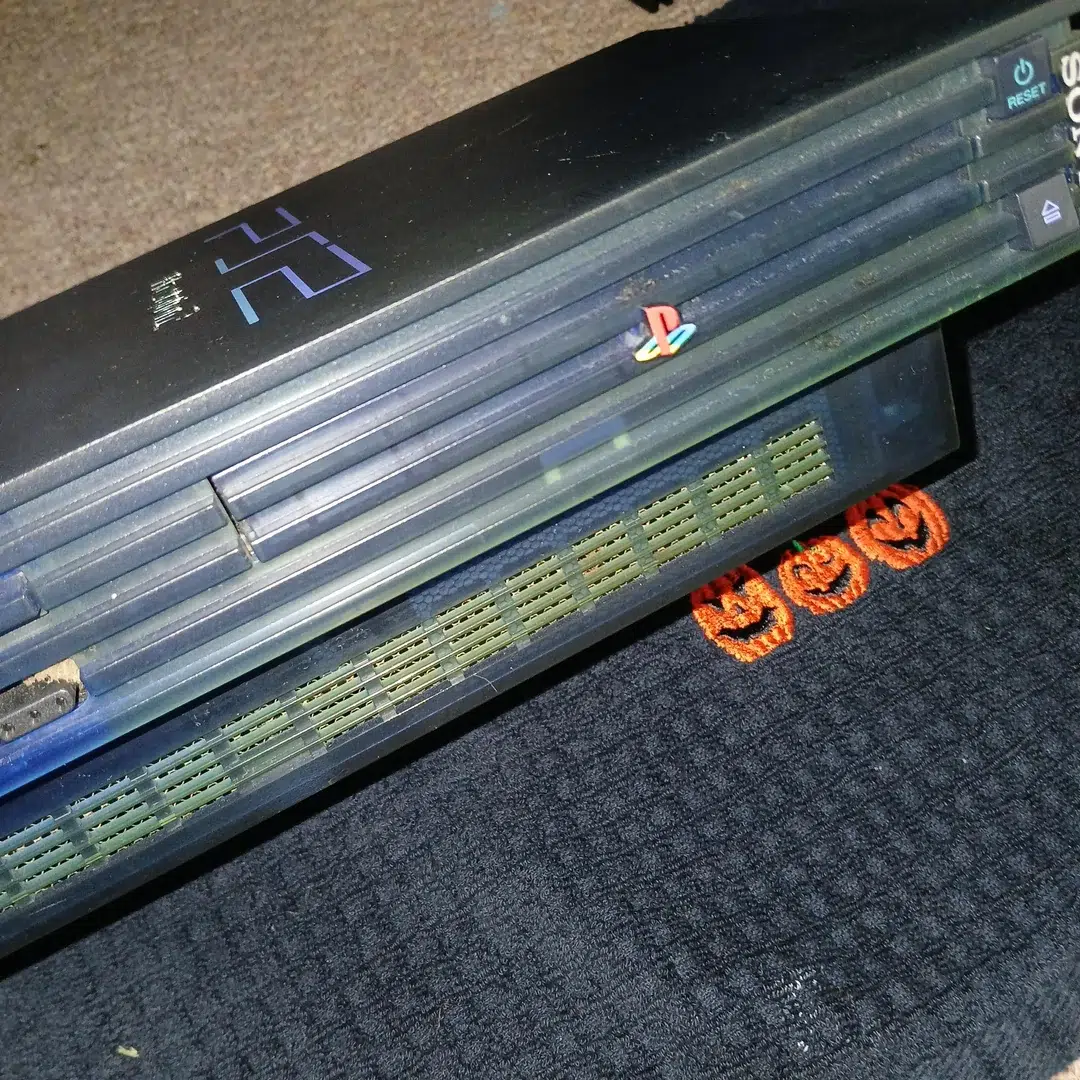 Gamer restaura uma das edições mais bonitas do PS2 e resultado recupera o visual translúcido dos anos 2000 1 restored ocean blue 39001 swapped v0