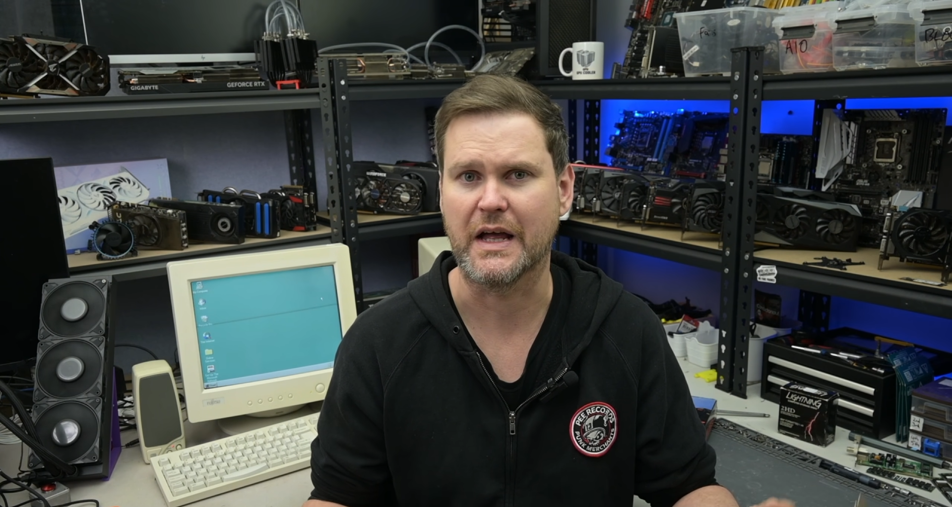 Cansado dos preços elevados, jogador recria PC de 1996 e encontra cheats de Doom 2 em HD antigo
