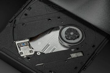 Cuidado ao comprar Blu-ray: devs do emulador de PS3 alertam sobre "drives falsificados"