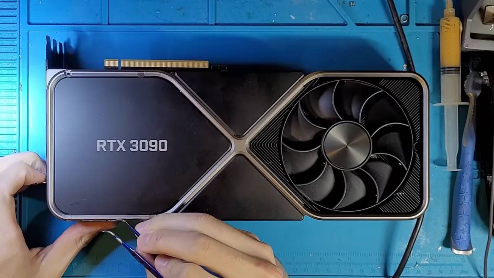 Homem paga US$ 50 por uma RTX 3090 e encontra placa AMD de mais de 10 anos no interior