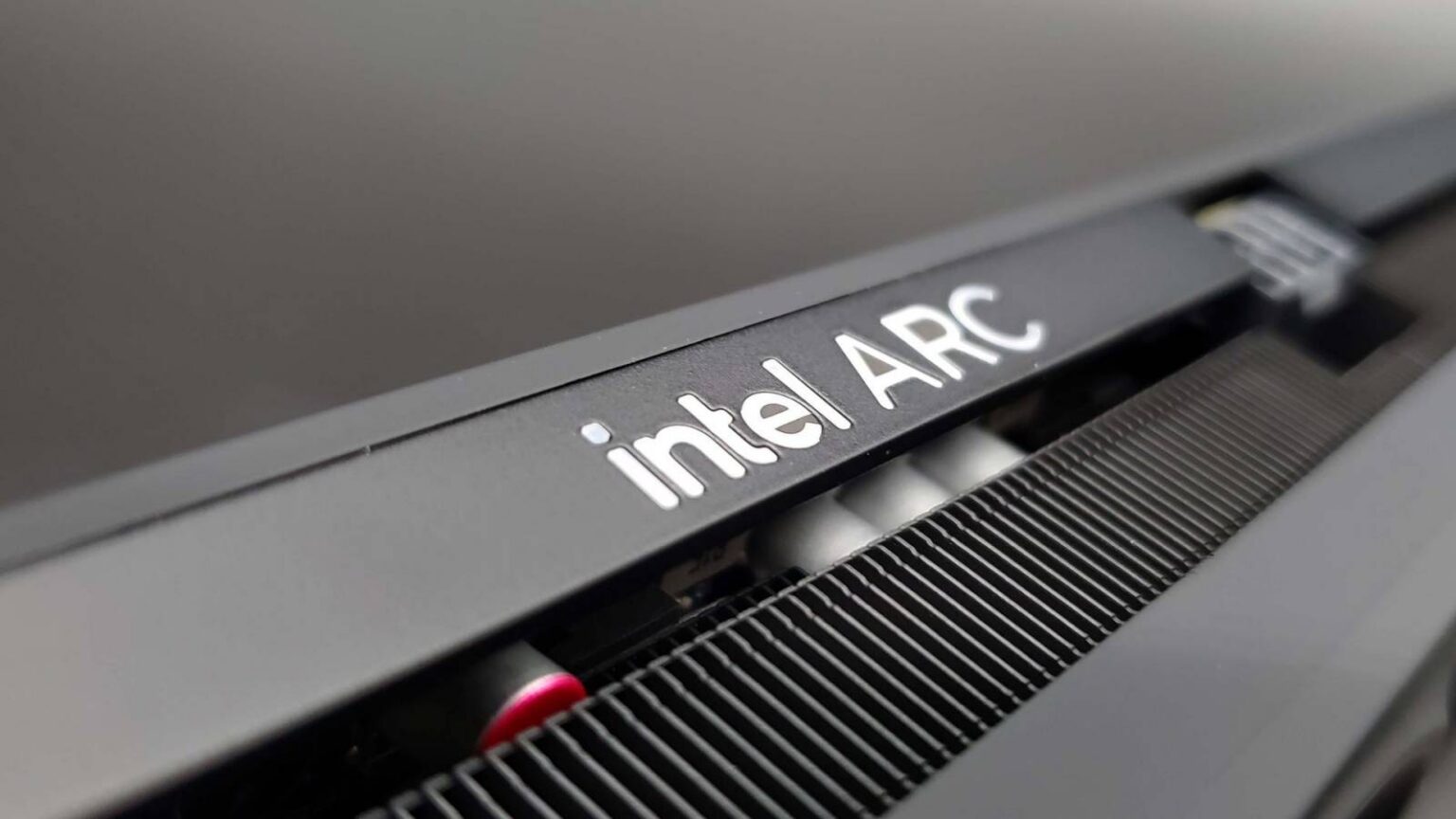Intel continua melhorando suas GPUs e promete até 31% mais FPS em Resident Evil Requiem