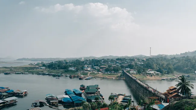 Polícia descobre cabo clandestino que levava 6 TB de internet por dia a centro de golpes em Myanmar