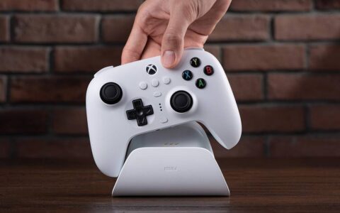 Quer fugir do drift? 8BitDo Ultimate 3 com Hall Effect está 36% mais barato na Mega Oferta Prime