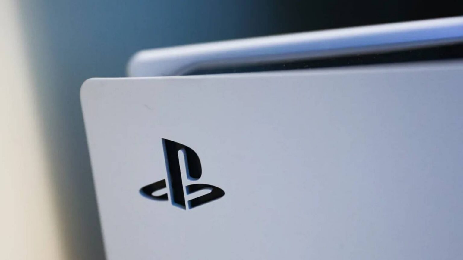 Sony paga US$ 50 mil a hacker que usou IA para encontrar falha no PS5, e decisão causa revolta